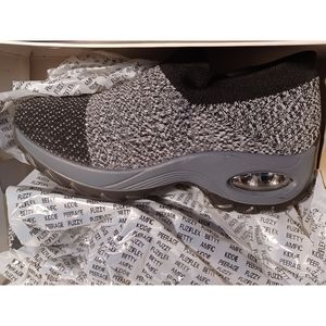 Peerage Stretch Top Booties With Strong Soles w/Box